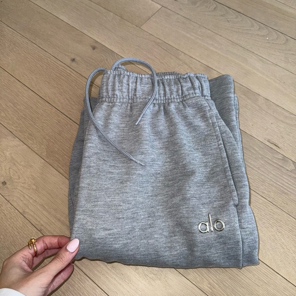 ALO Yoga Pants - Alo Gray Accolade Straight Leg Sweatpants Size XS